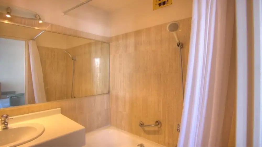 T2 vue mer 100m plages piscine PKG