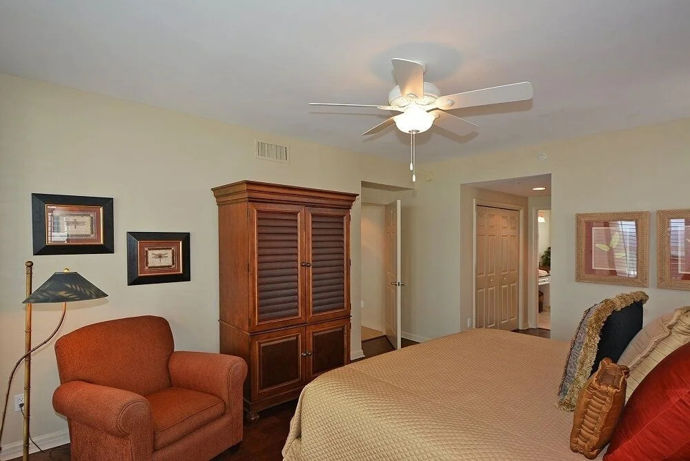 The Gem - 3 Br condo by RedAwning