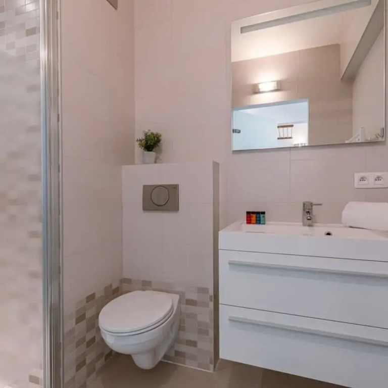 Lovely Sunny Flat Just Near the Beach and the sea