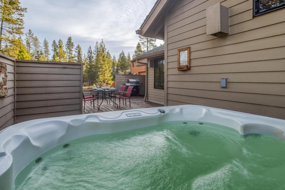 Tranquil Retreat with Outdoor Deck and Gas Fireplace - Inviting Haven
