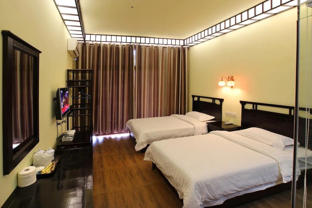 Warm Cloud Mountain Residence Hotel (Yangshuo West Street Branch)