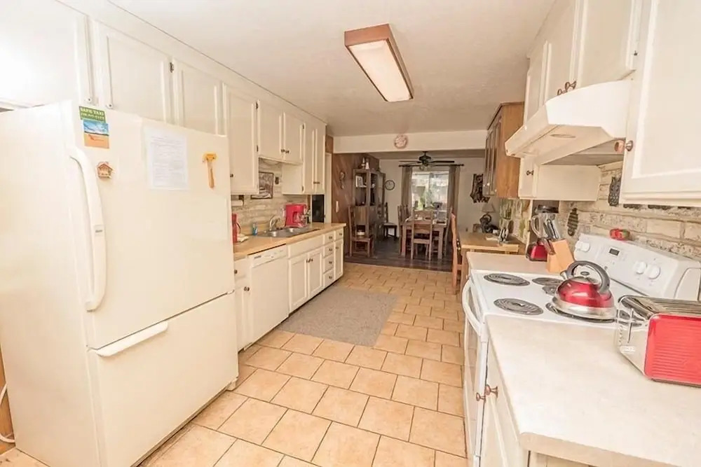 948 Merced Avenue 3 Bedroom Home by RedAwning