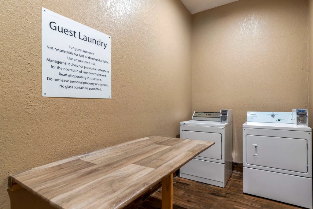 Comfort Inn & Suites Near Six Flags & Medical Center
