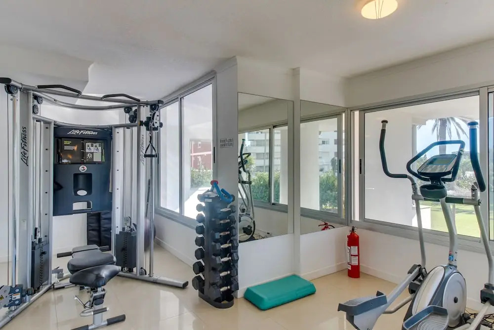 Comodo apartamento c/ piscina interior y exterior