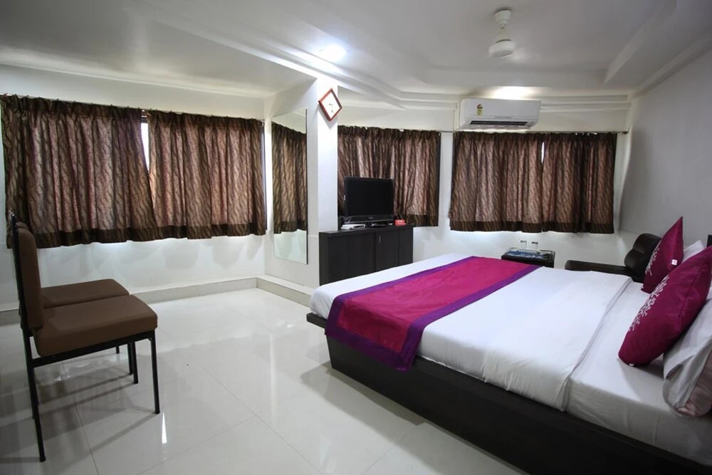 OYO 1360 Hotel Cross Road