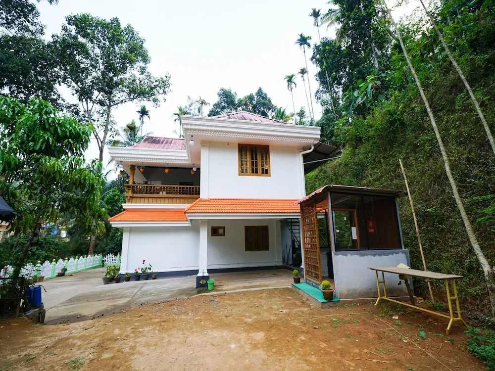 OYO 12026 Planter's Villa