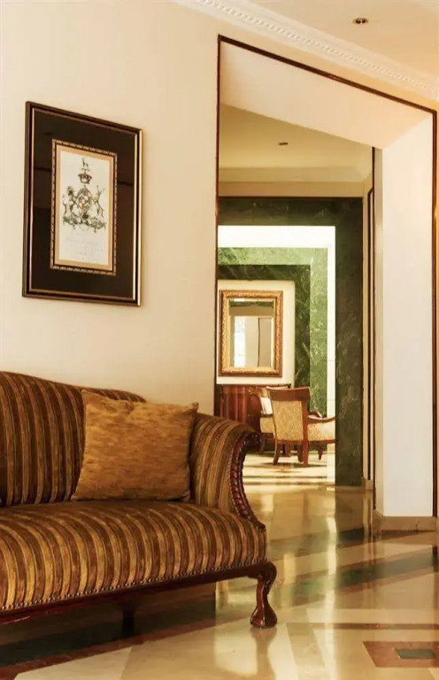 La Colina Suites Hotel