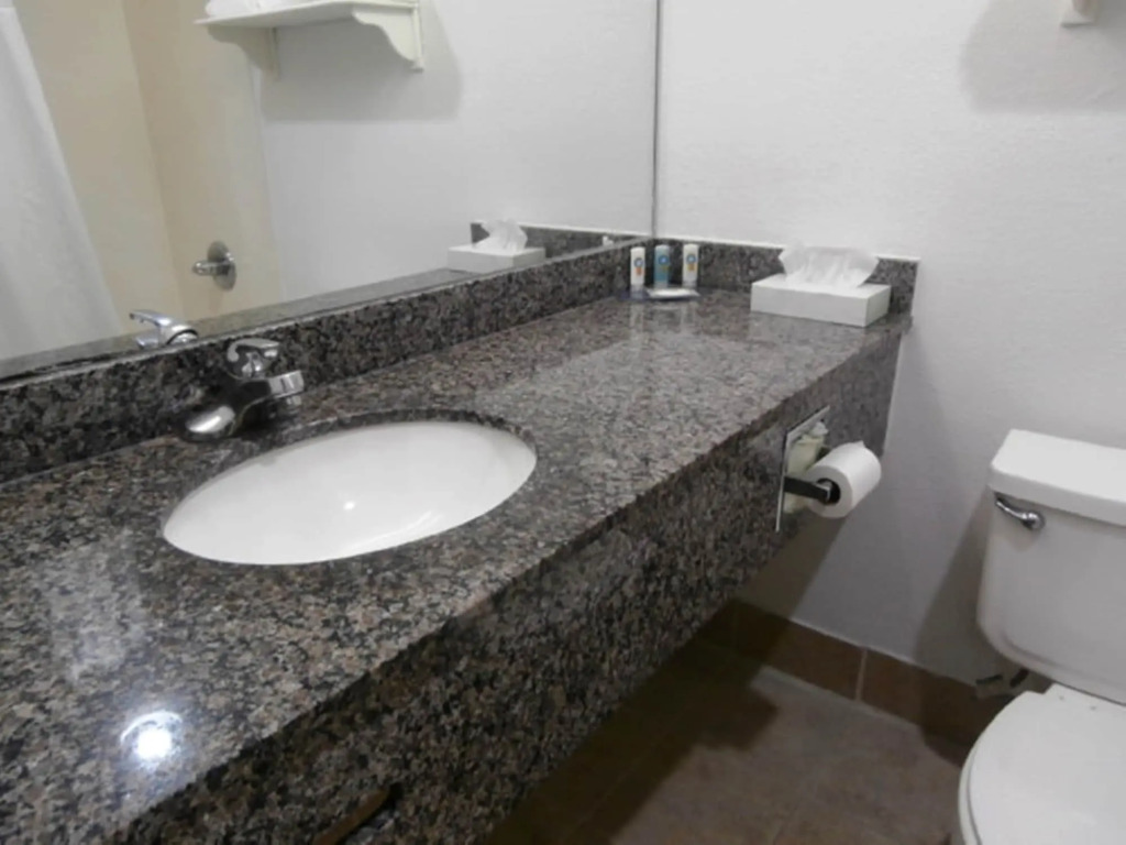 Quality Inn & Suites Kansas City I-435N Near Sports Complex