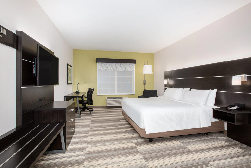 Holiday Inn Express & Suites Lincoln City by IHG