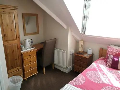 Warwick Court Hotel