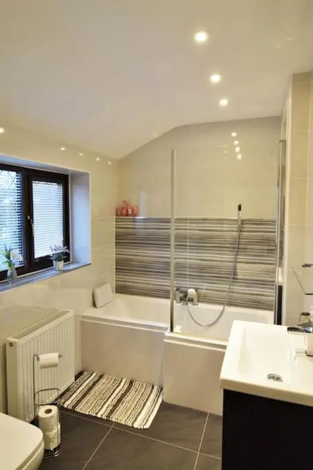 Mikes at Menai - Stylish & Spacious 3 bed house in Menai Bridge