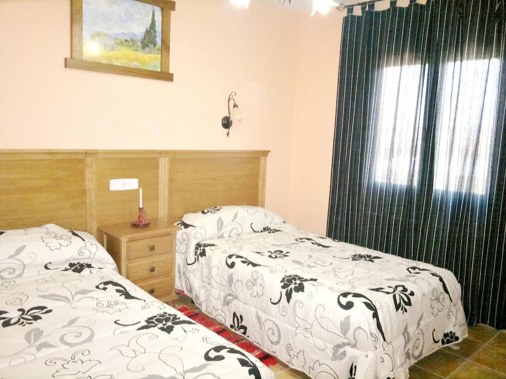 House With 4 Bedrooms in Castellar de Santiago, With Furnished Terrace