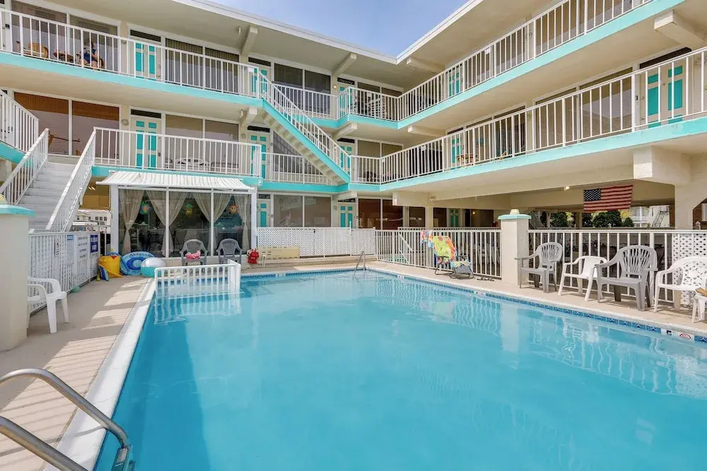 Wildwood Condo w/ Community Pool: Walk to Beach!