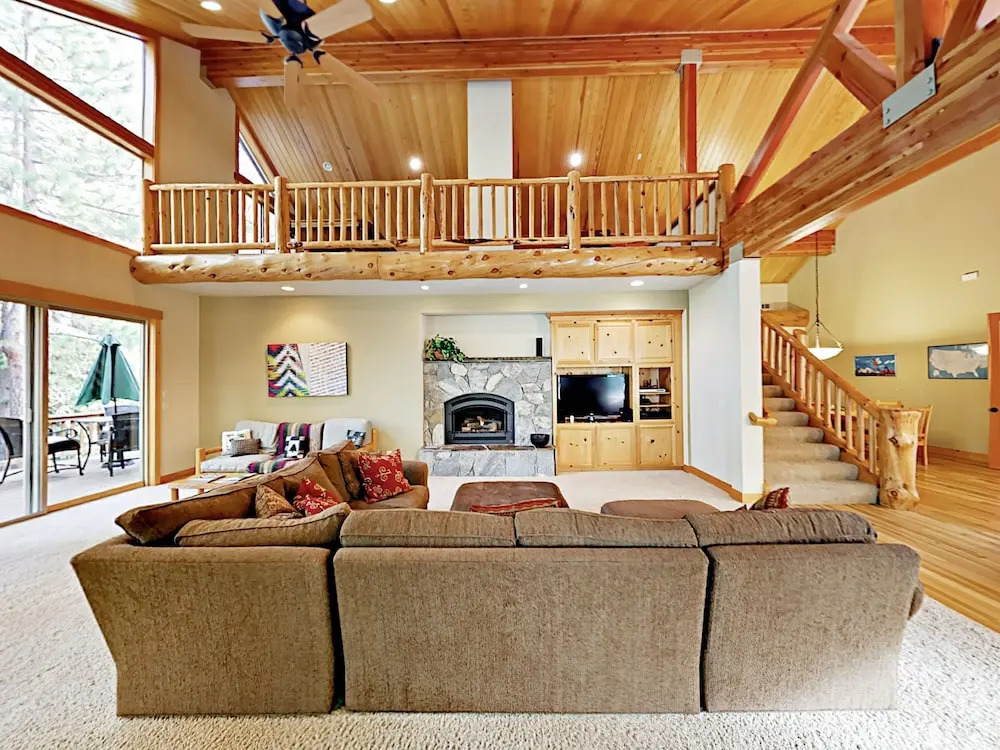 Big 5br W/ 2 Sunny Decks + Rec Center Access 5 Bedroom Home