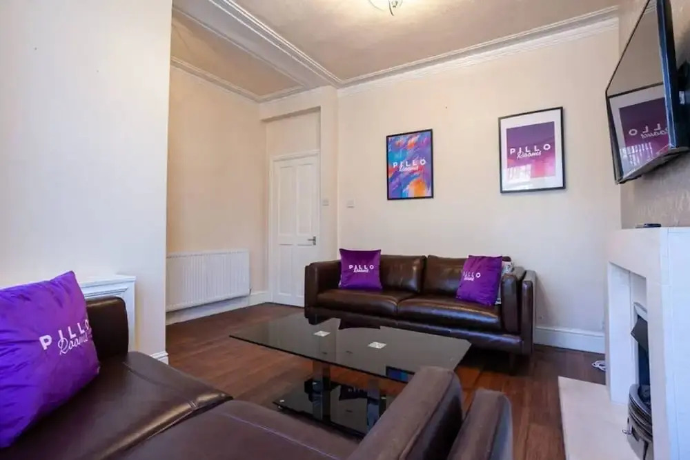 Spacious Cosy 2 Bedroom House by Bridgewater Canal