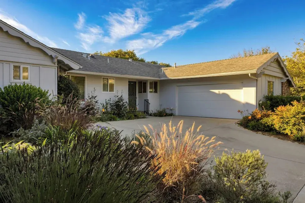 Goleta Getaway by Avantstay Private Backyard, 1.5mi to the Beach!