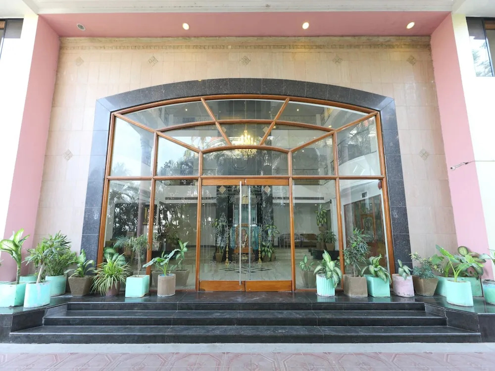 OYO 1081 Hotel Sindhu International
