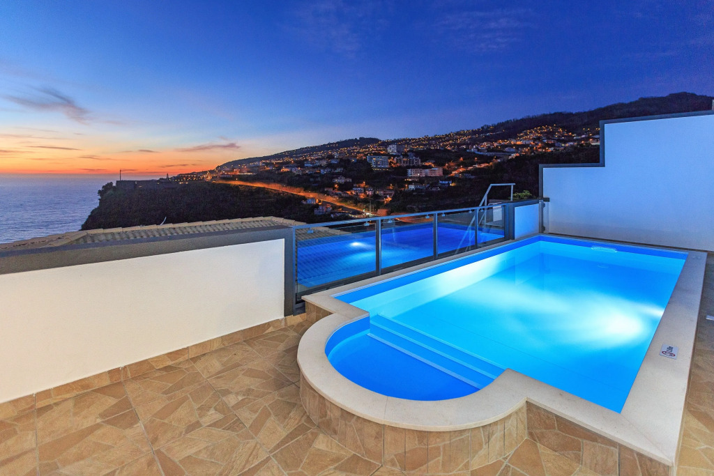Lovely NEW 3-bedroom villa in Calheta, leisure room, sea-view | Casa da Belita
