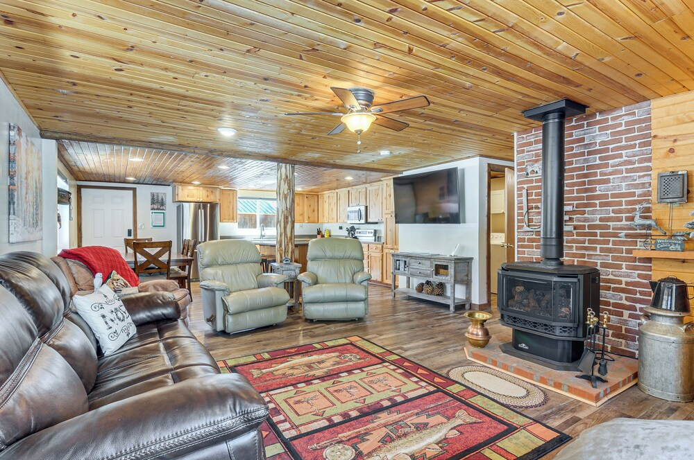 Nature Lovers Retreat! Family Duck Creek Cabin
