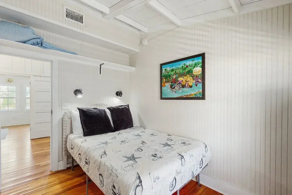 Sunny Oceanfront Home With Balcony, Full Kitchen, Central AC, & Washer/dryer