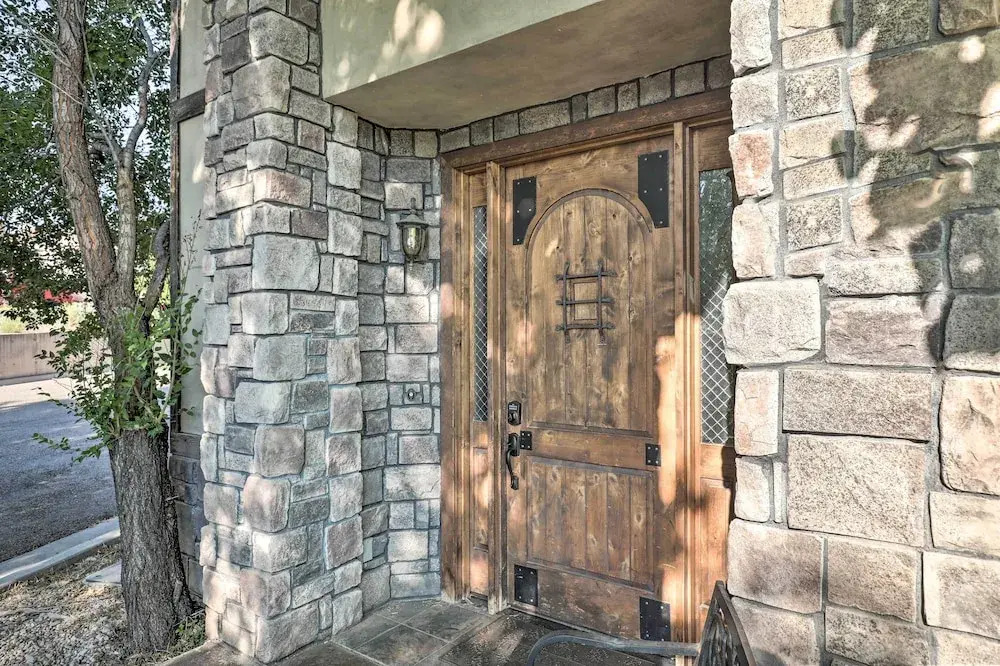 Luxurious Cedar City Getaway: 32 Mi to Brian Head!