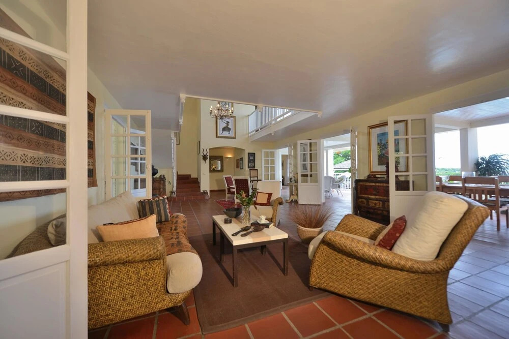 Tropical Villa w/ Pool in Exclusive Enclave, AC, Free Wifi, Pool, Concierge Service, Near Beach!