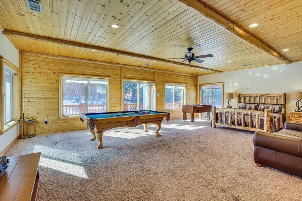 Elegant Big Bear Cabin Half Mi to Big Bear Lake!