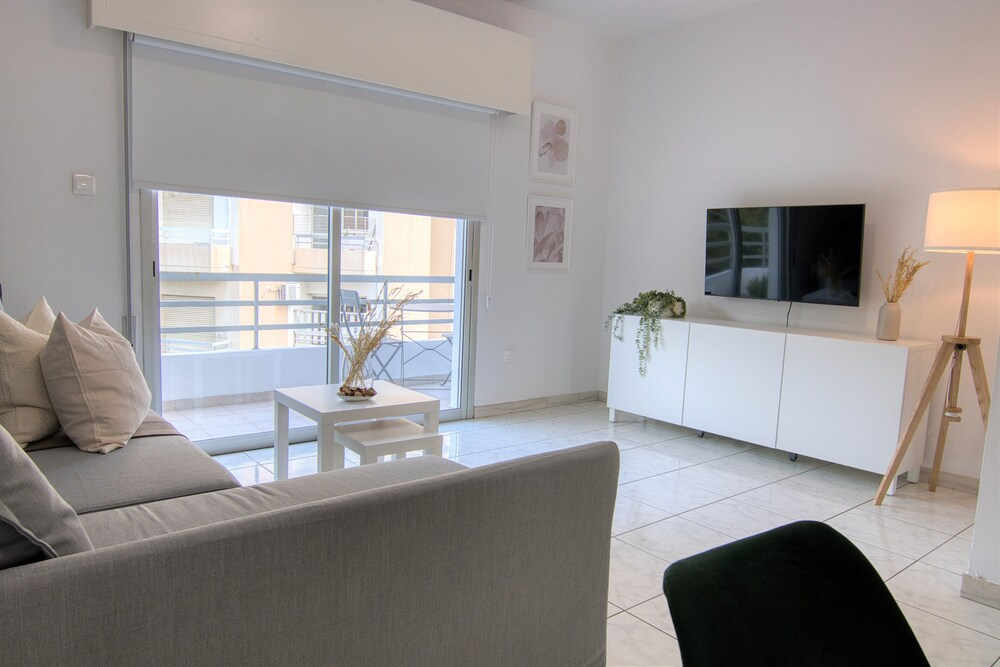 Phaedrus Living Town Flat Stephania 302