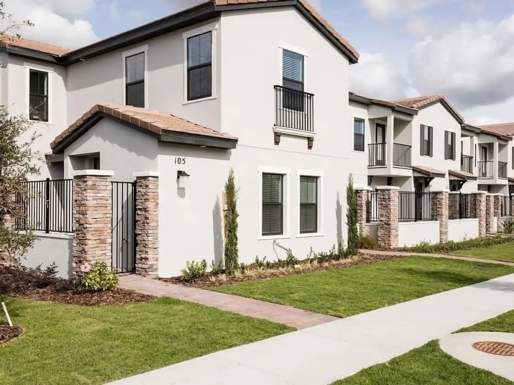 Modern 3 Bed Town Home At Balmoral Resort-3sltth1 3 Bedroom Condo by RedAwning