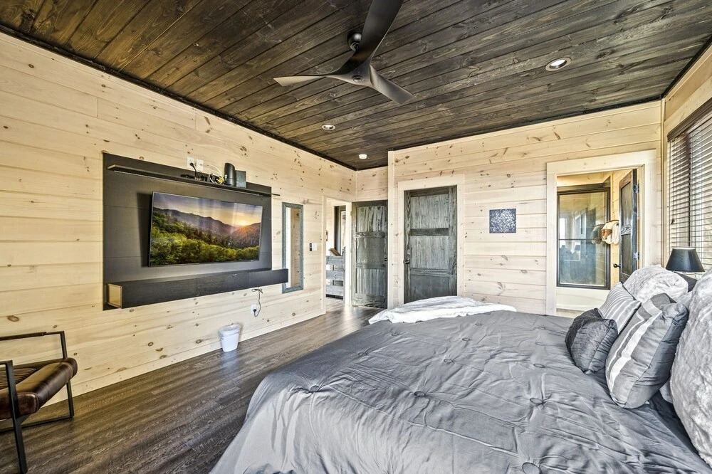 Ski Mountain Swim 3 Bedroom Home by Redawning