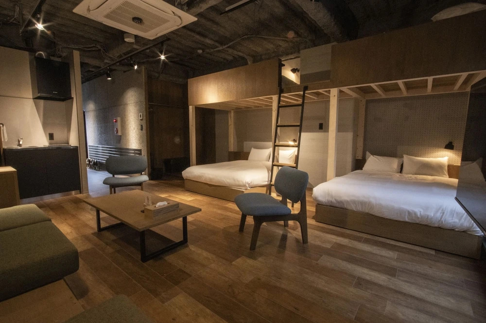 Green Room Hotel