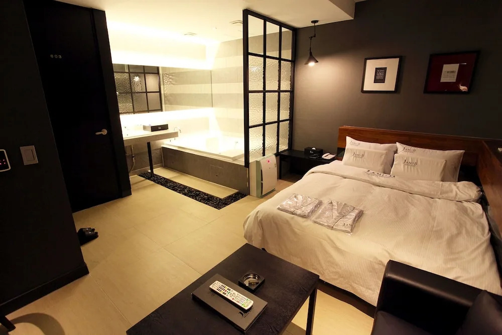 Suwon Gwonseon-Dong Jani B Hotel
