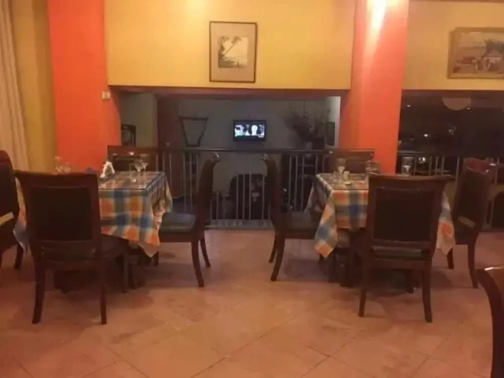 The Lions Den Hotel