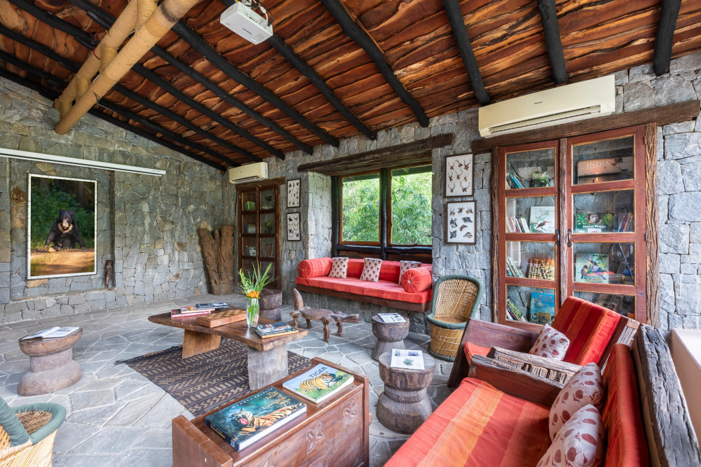 Pugdundee Safaris - Kanha Earth Lodge