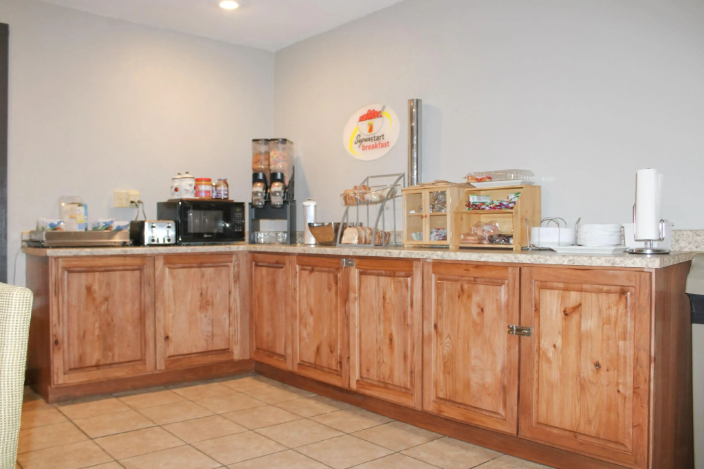 Super 8 by Wyndham Williston ND