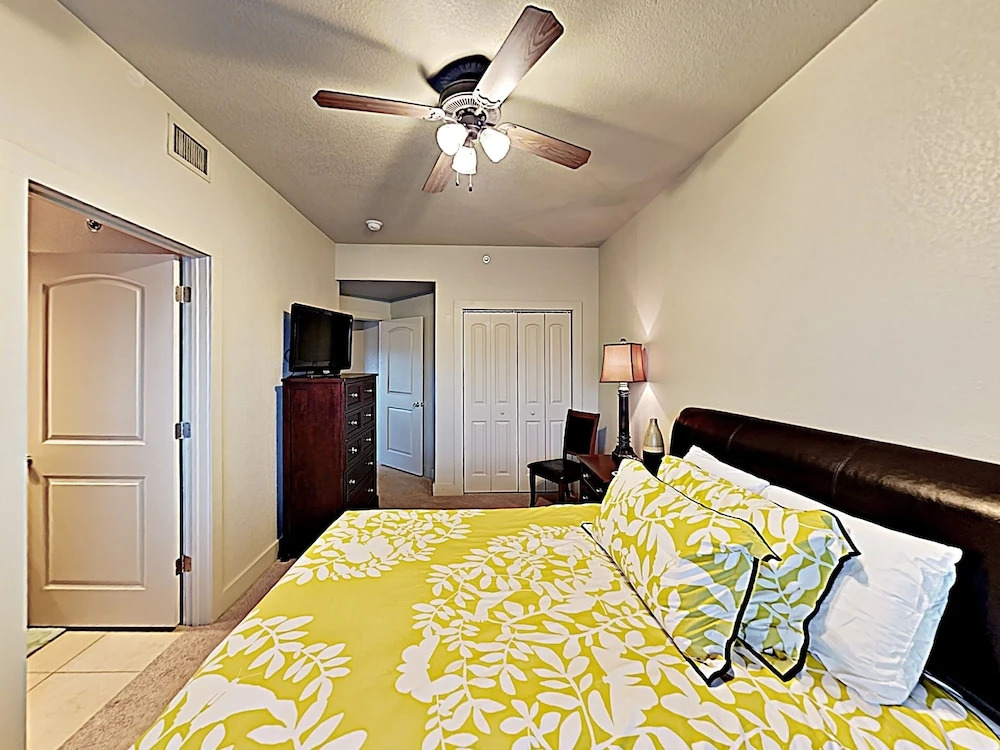 New Listing! Top-floor Perch W/ Pools - Near Beach 3 Bedroom Condo