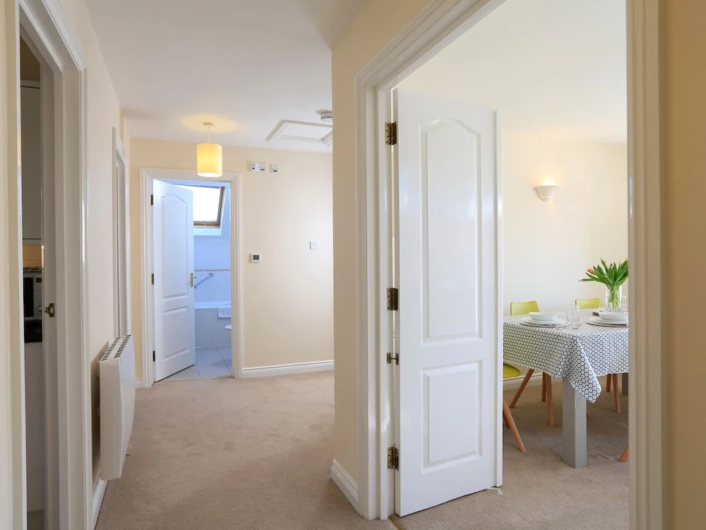 6 Chichester Court
