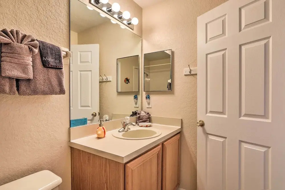 Townhome w/ Resort Amenities in Davenport!