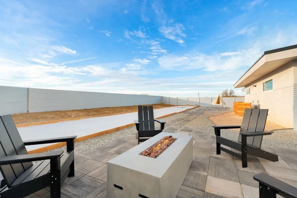 Sun Oro Joshua Tree - Hot Tub, Bbq, Fire Pit & Gameroom 2 Bedroom Home by RedAwning