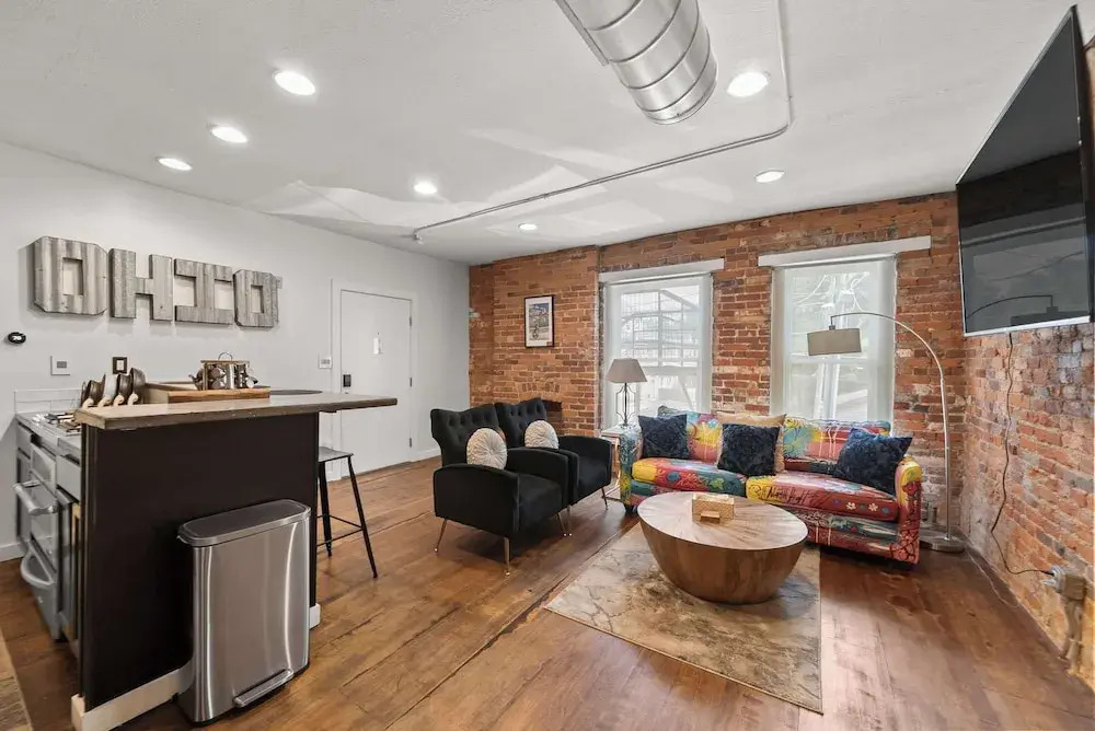 Short North Lounge Stay for 2