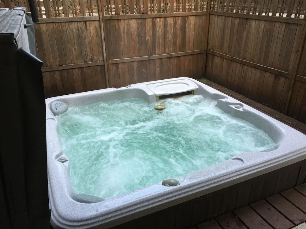 76mbr - Wifi - Pets Ok - Hot Tub - Sleeps 9 4 Bedroom Home