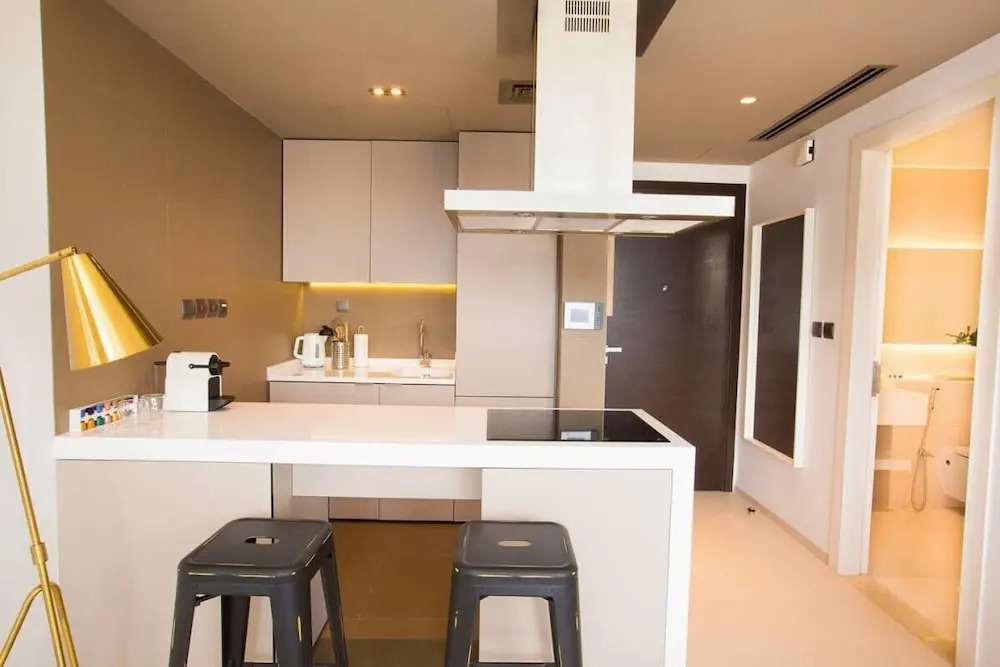 Newly Designed Apartment Walk to the Beach