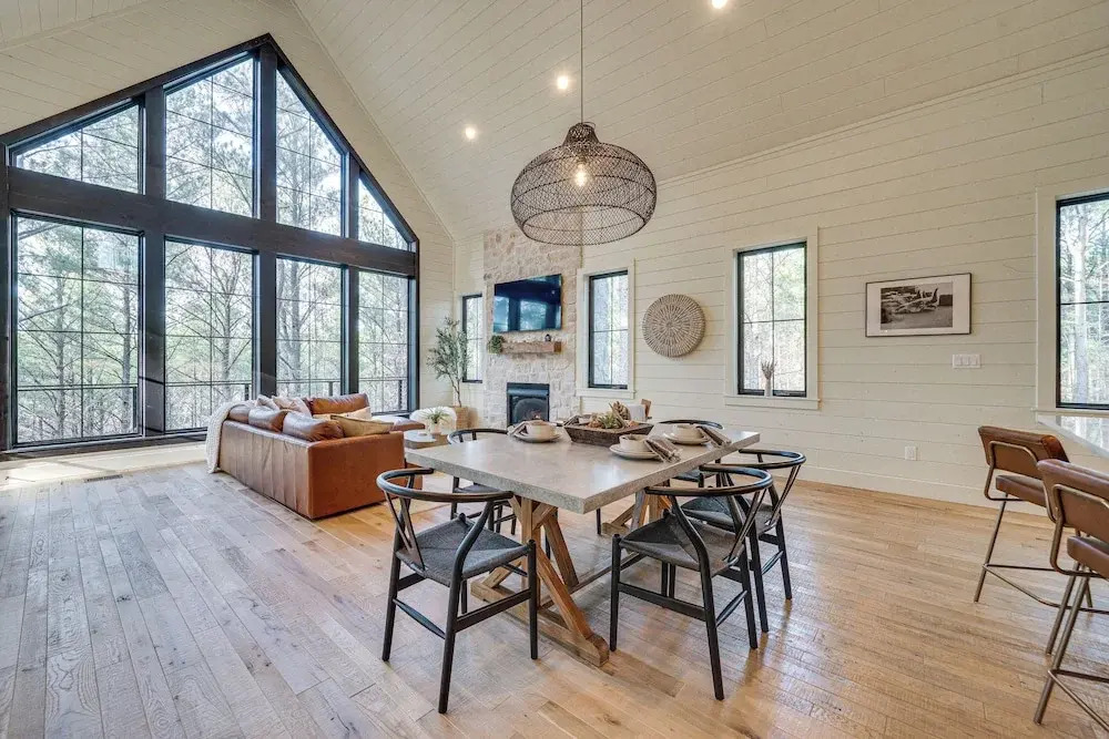 Luxury Broken Bow Cabin w/ Hot Tub on 3 Acres!