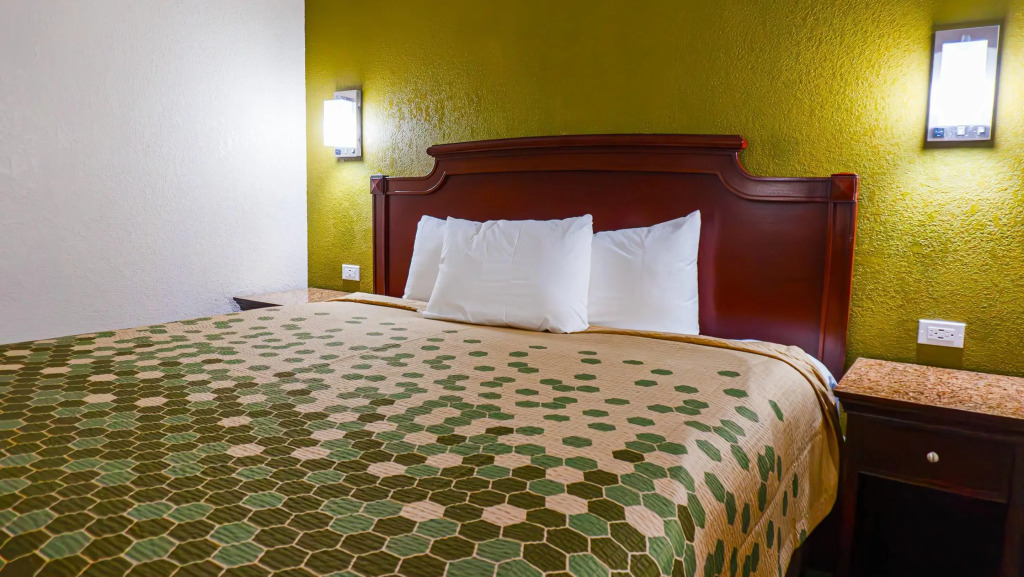 Rodeway Inn & Suites Fort Jackson