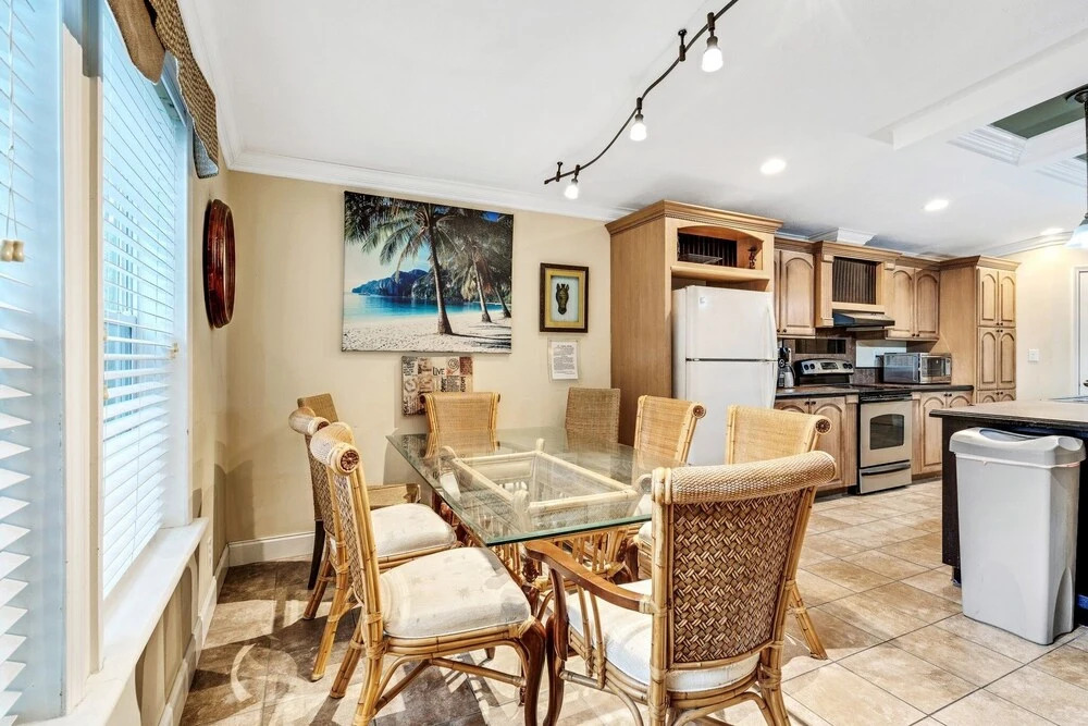 Siesta Key Resort Home Just Steps To The Beach! 6 Bedroom Estate by Redawning