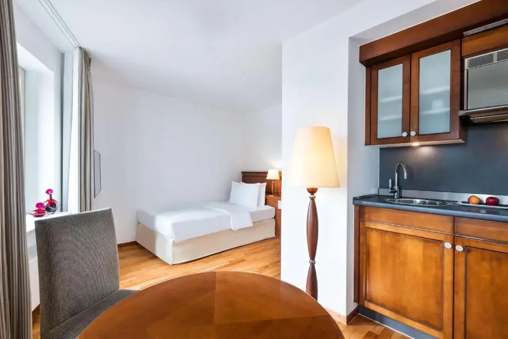 Lindner Hotel Frankfurt Main Plaza, part of JdV by Hyatt
