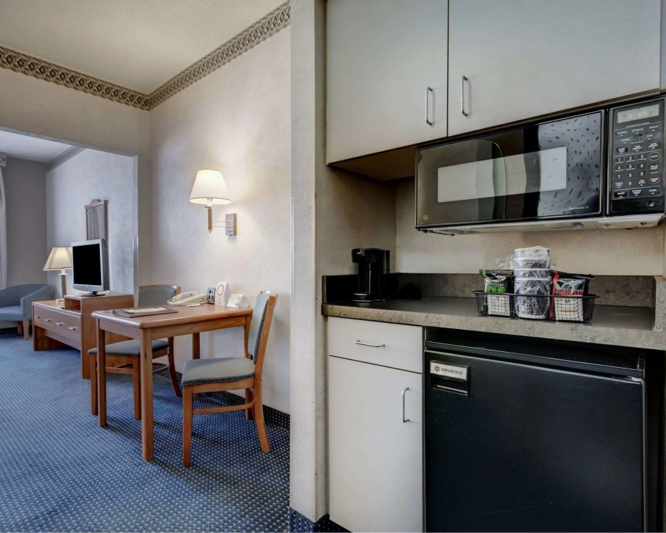 Comfort Suites University