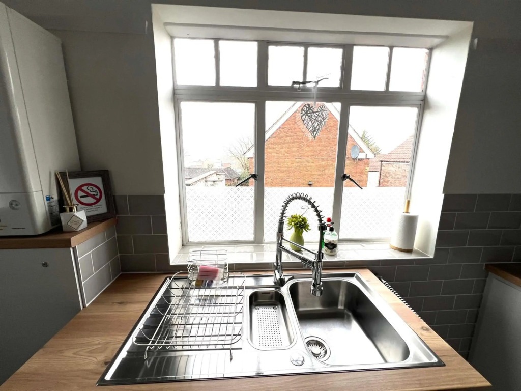 Beautiful 2b Apt in the Heart of Glastonbury.