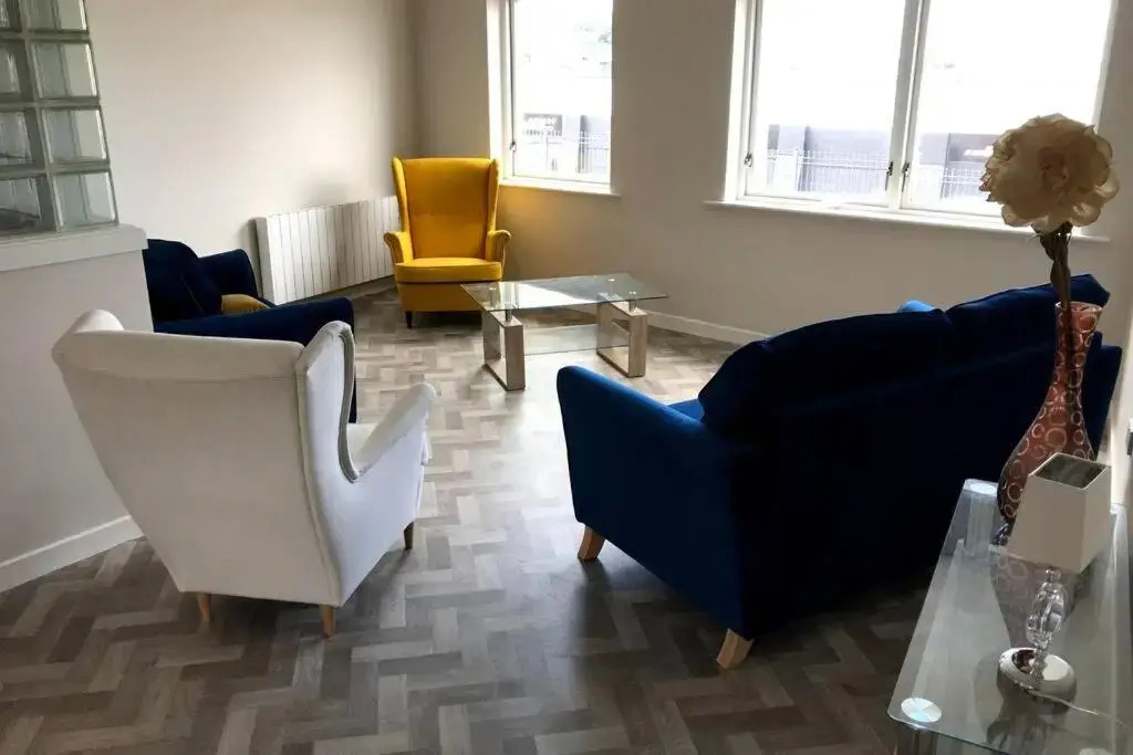 Stylish 3 Bed Apartment with Lough Atalia Views