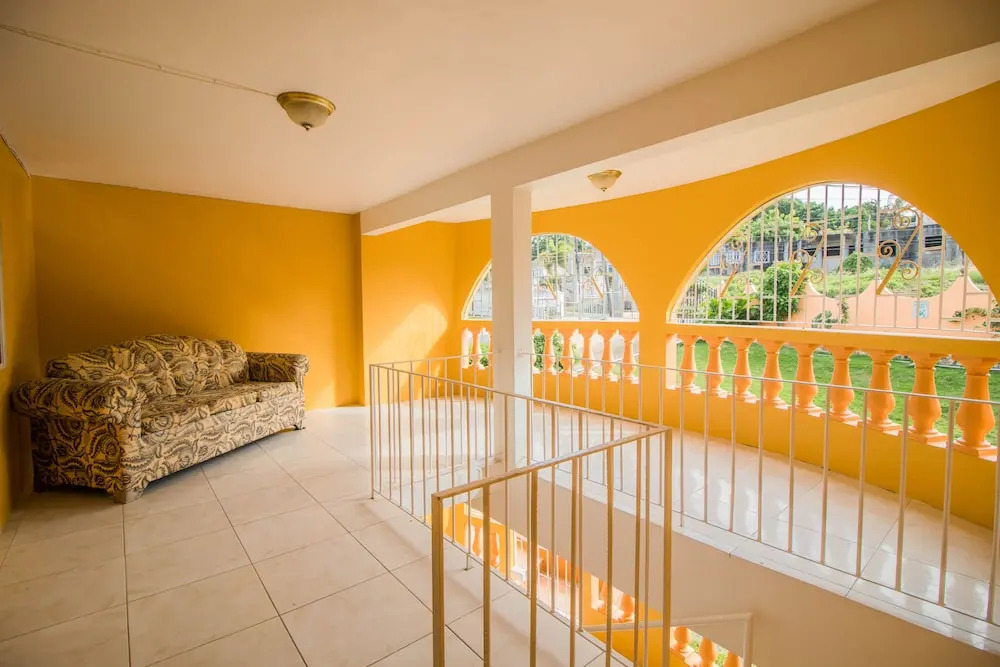 9 bed Villa Montego 10 Minute Walk to the Beach